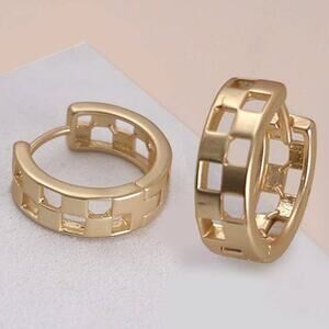 Checker Cutout Huggie Hoop Earrings - Matte Gold